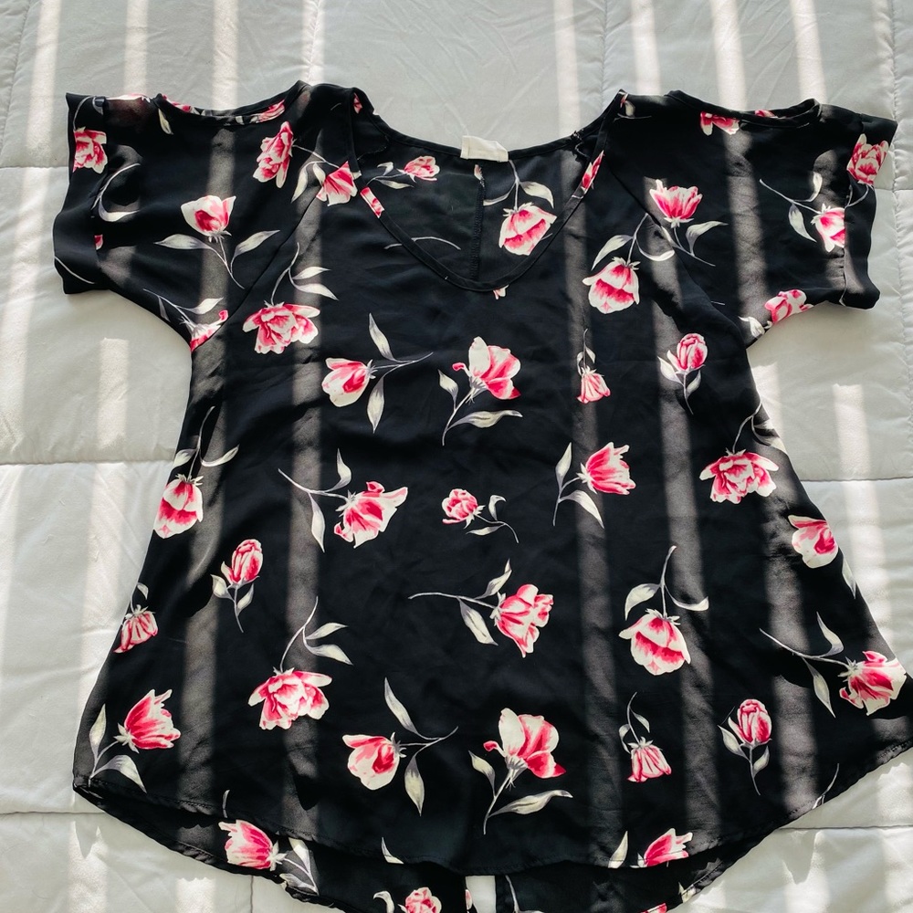 Cute blouse.